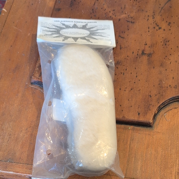 UGG Cream Sheepskin Insoles - Picture 3 of 5